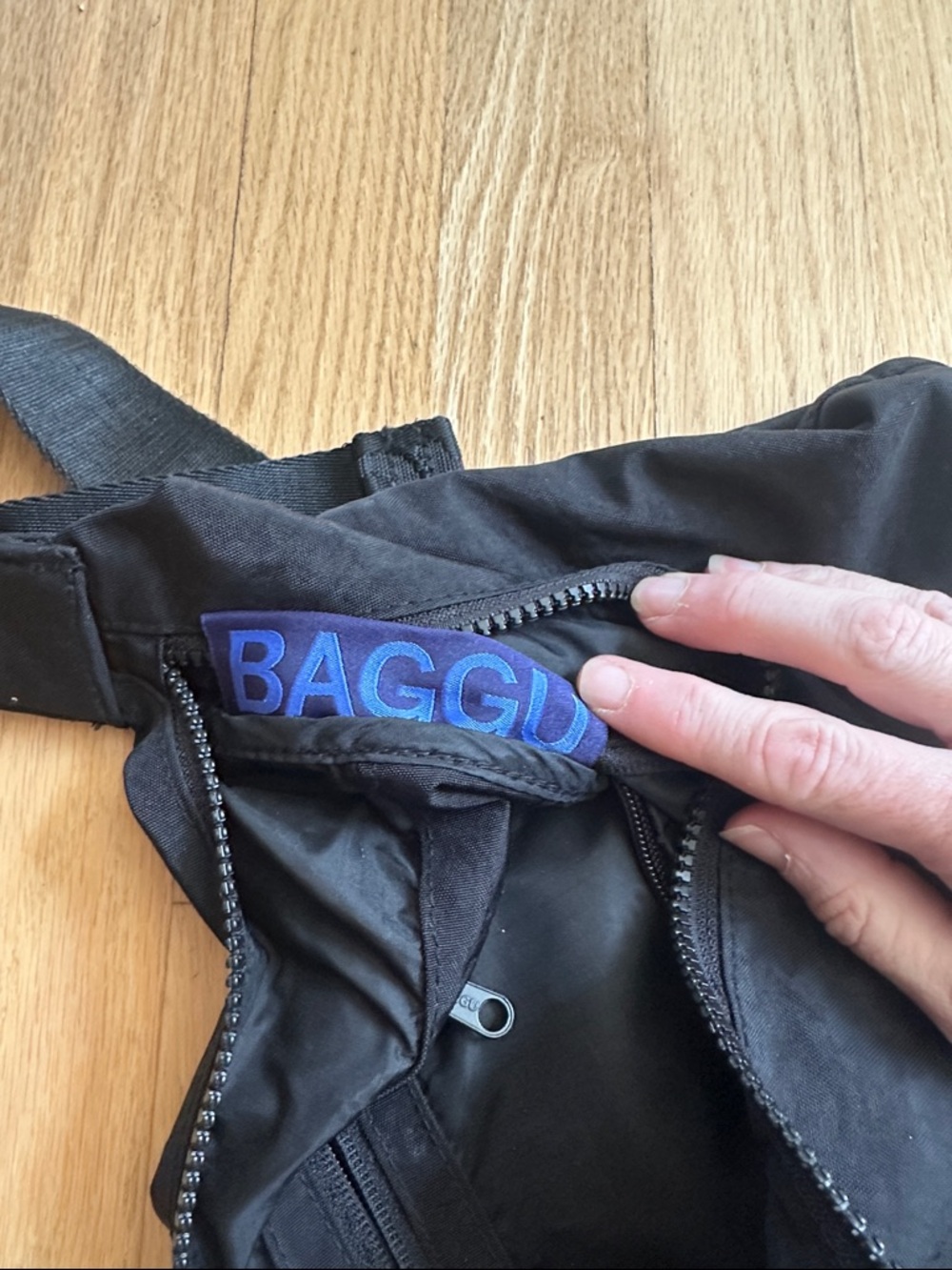Baggu Black Nylon Shoulder Bag - Simple Everyday Hobo - Picture 3 of 5